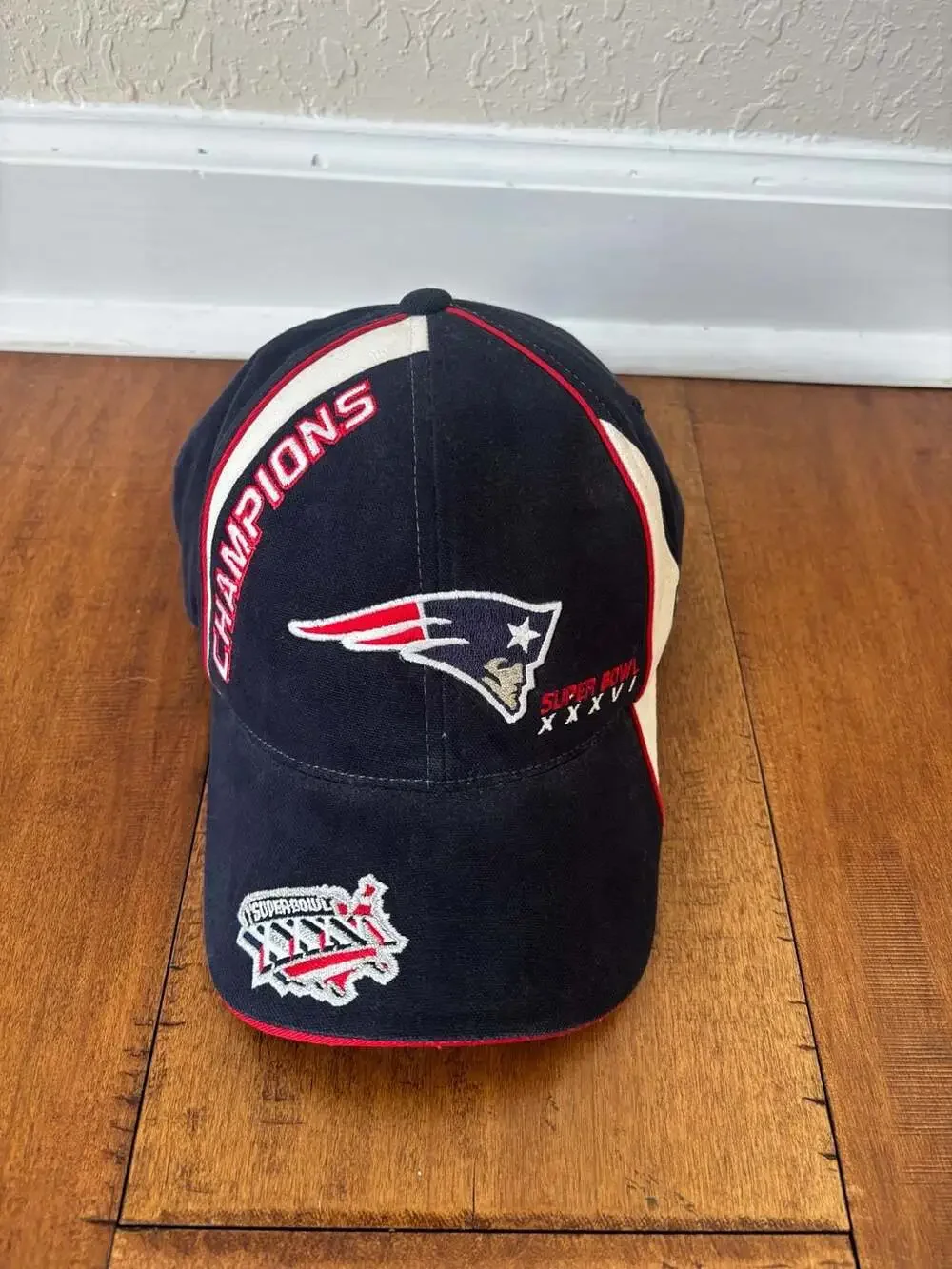 Reebok New England Patriots Super Bowl XXXVI Champions Locker Room Cap
